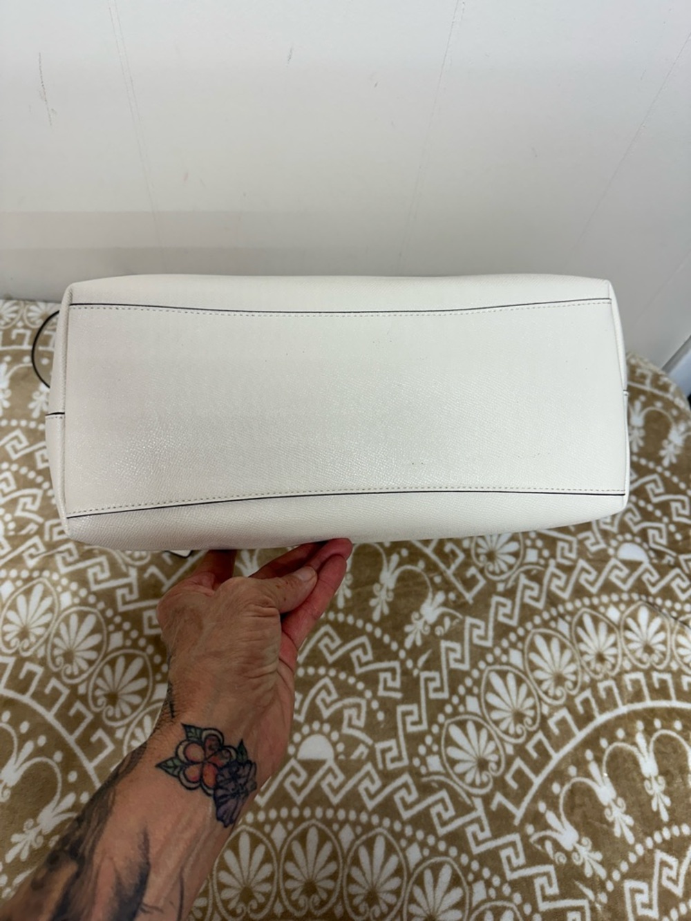 Coach Gallery  Cream Leather Tote with Front Zip and Gold Hardware with Dustbag - Picture 5 of 16